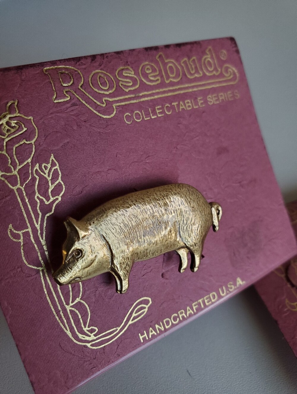 New Rosebud Pig Earrings And Brooch Set - Picture 3 of 10